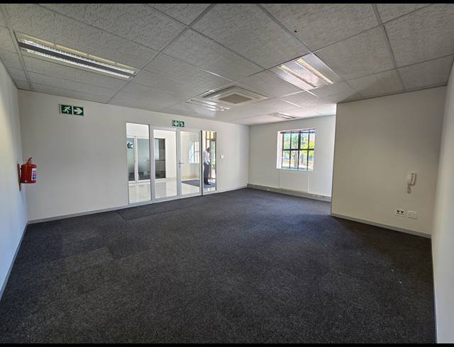 470M² OFFICE TO LET IN BRYANSTON